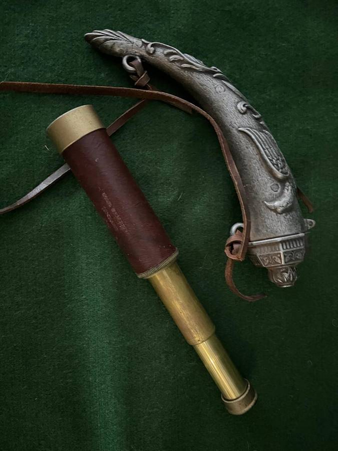 Bar Display items : beautiful vintage style display items - lead powder horn and old scope