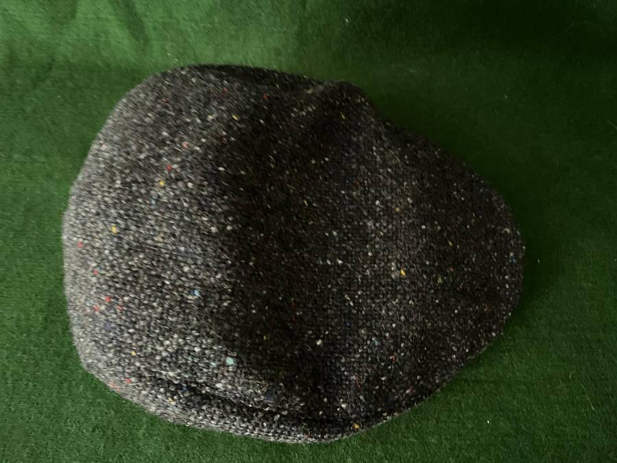Trendy Irish tweed Flat Cap : XL - it comes from Ireland - hardly been worn - excellent condition