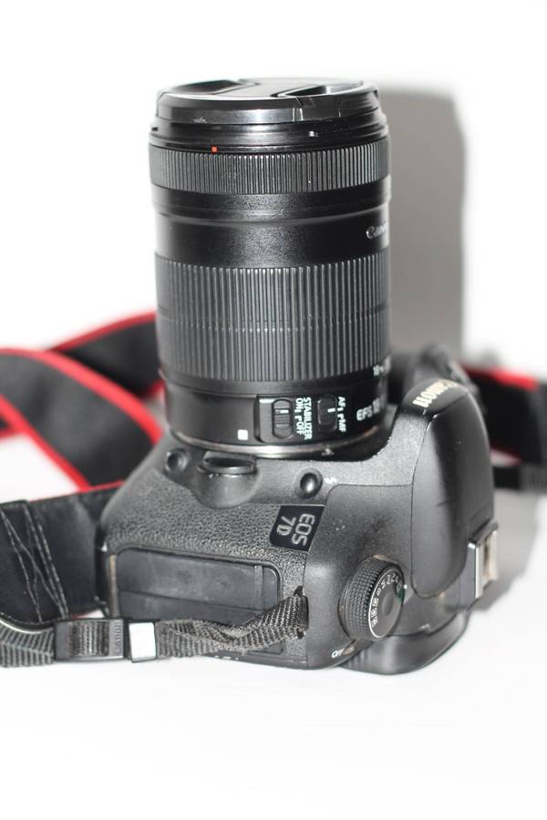 Canon 7D 18MP PROFESSIONAL Digital SLR Camera , With Canon EF-S 18-135mm f/3.5-5.6 IS Lens