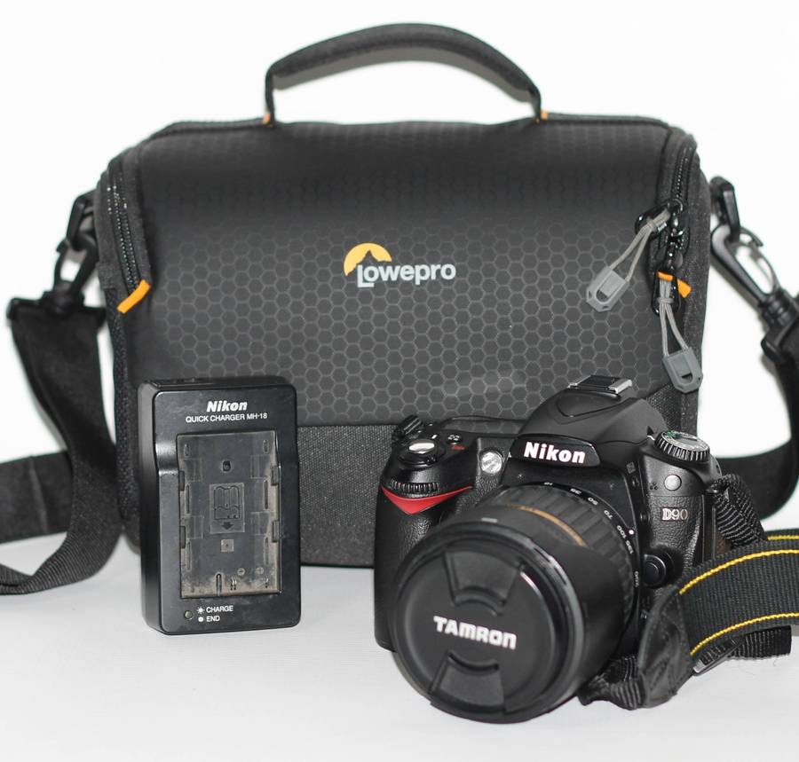 Nikon D90 with Tamron AF 18-200mm f / 3.5-6.3 (IF) Aspherical LD XR DiII Macro, 5550 Shutter Count