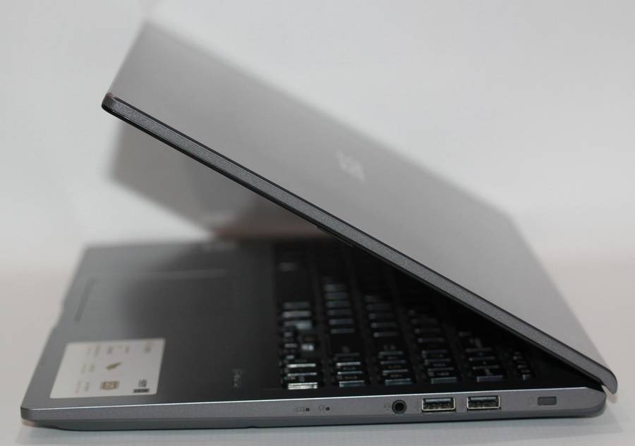 Asus VivoBook X515JA 10th gen Intel Core i7-1065G7 @ 1.30GHz ,8GB, 512GB, 15.6" Full HD