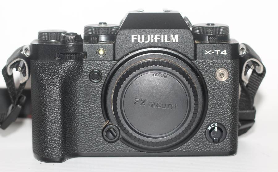 Fujifilm X-T4 Mirrorless Digital Camera (Black) (Body Only) Low Shutter count 2150