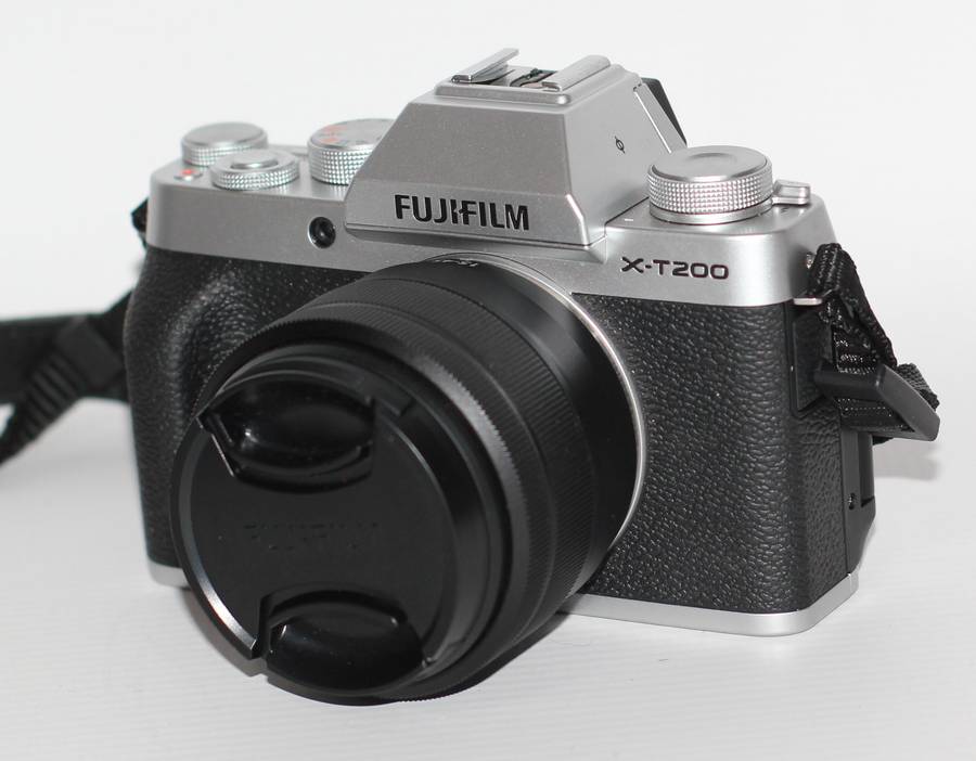 Fujifilm X-T200 Mirrorless Digital Camera with 15-45mm Lens
