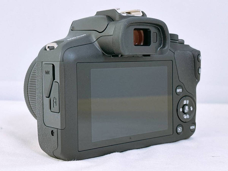 Canon EOS R100 Mirrorless Camera with RF-S 18-45mm Lens