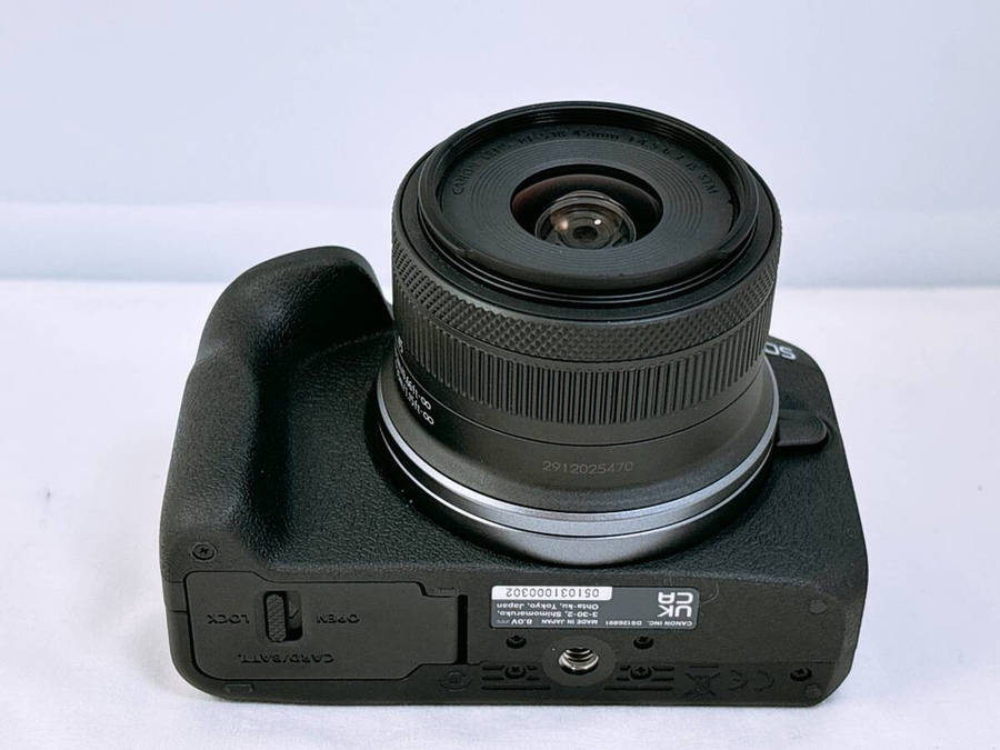 Canon EOS R100 Mirrorless Camera with RF-S 18-45mm Lens