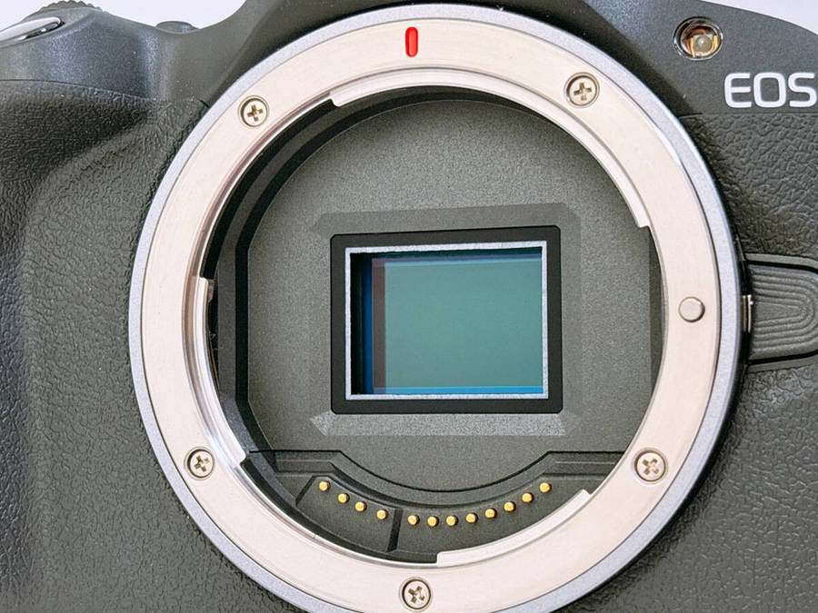 Canon EOS R100 Mirrorless Camera with RF-S 18-45mm Lens