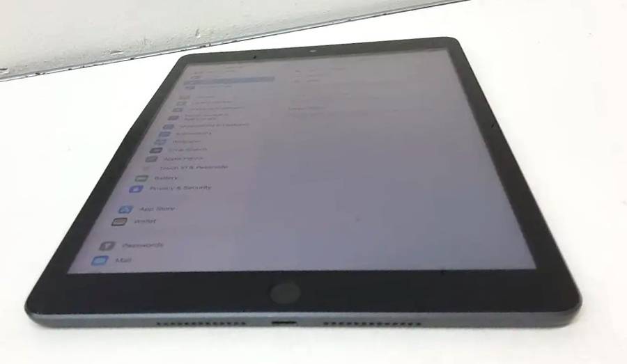 Apple iPad (9th Gen) | 10.2 Retina | A13 Chip | 64GB | Wi-Fi | 12MP Cam , NEW CONDITON , WITH BOX