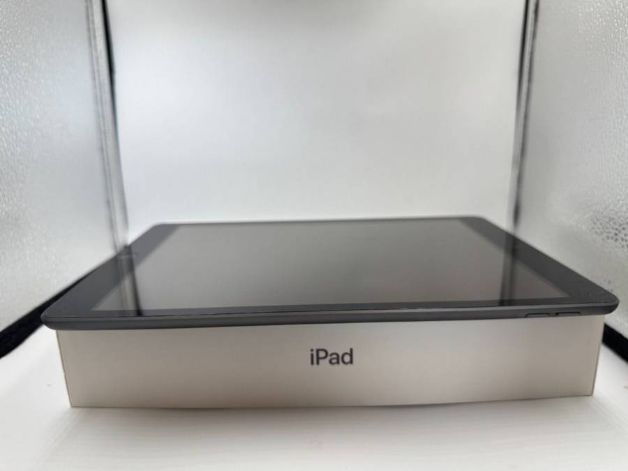 Apple iPad (9th Gen) | 10.2 Retina | A13 Chip | 64GB | Wi-Fi | 12MP Cam , NEW CONDITON , WITH BOX