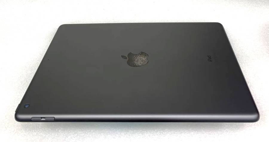 Apple iPad (9th Gen) | 10.2 Retina | A13 Chip | 64GB | Wi-Fi | 12MP Cam , NEW CONDITON , WITH BOX