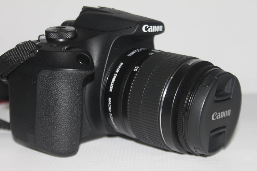 Canon 2000D 24MP DSLR with 18-55mm f/3.5-5.6 III With Shoulder  BAG AND 16GB SD CARD