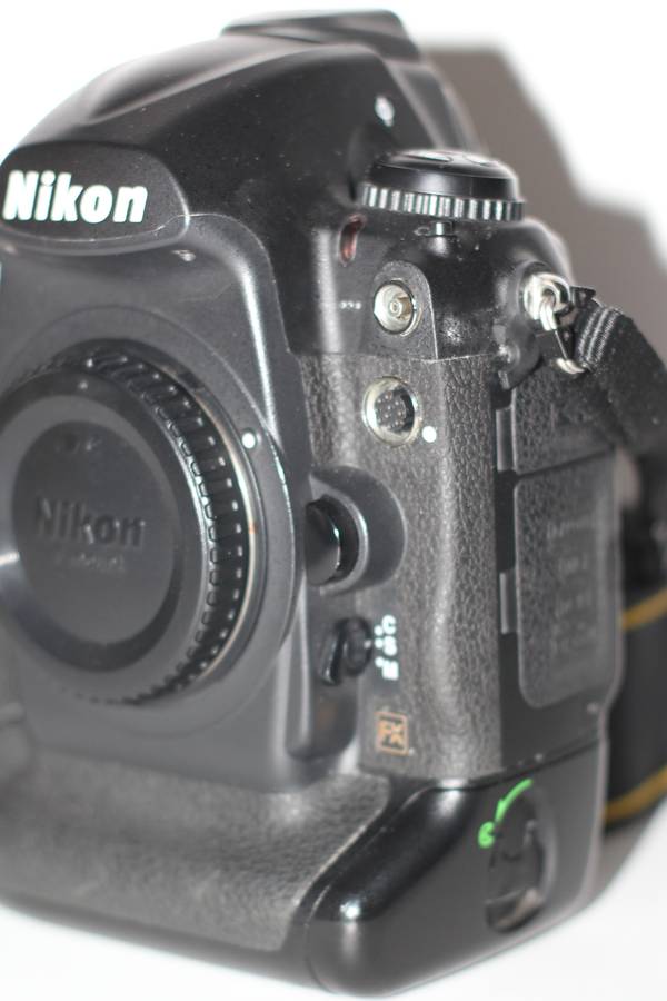 Nikon D3S 12.1 MP CMOS Digital SLR Camera with 3.0-Inch LCD and 24fps 720p HD Video Capability (Body