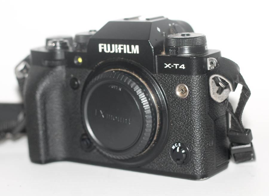 Fujifilm X-T4 Mirrorless Digital Camera (Black) (Body Only) Low Shutter count 2150