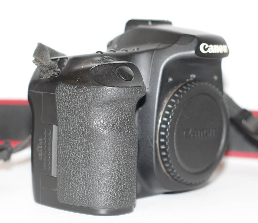 Canon EOS 50D 15MP DSLR ( BODY)