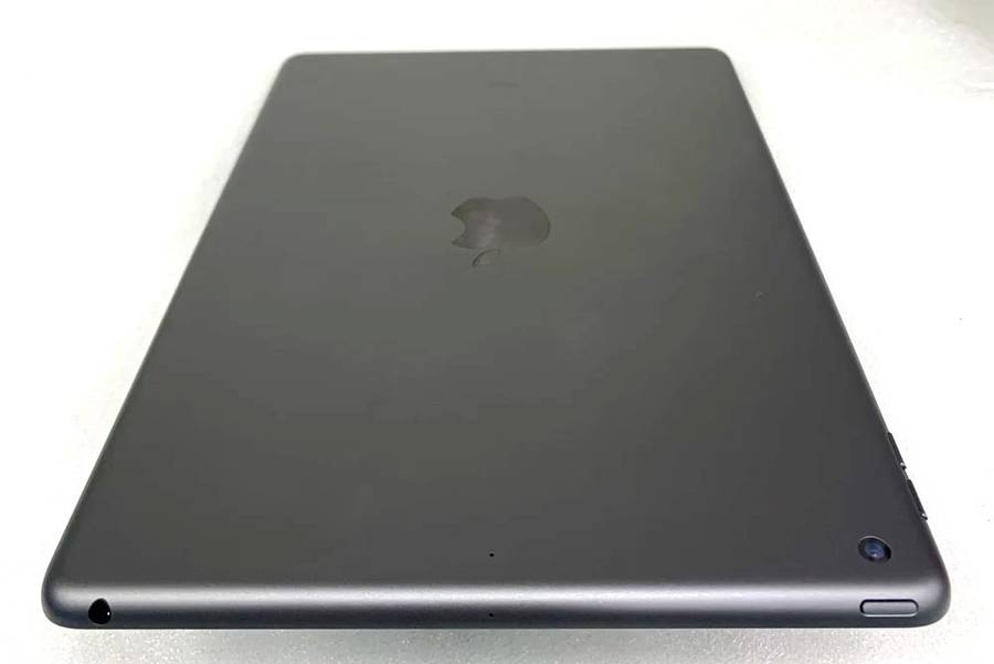 Apple iPad (9th Gen) | 10.2 Retina | A13 Chip | 64GB | Wi-Fi | 12MP Cam , NEW CONDITON , WITH BOX