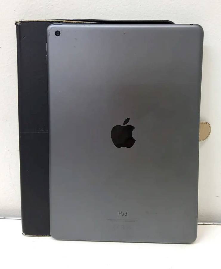 Apple iPad (9th Gen) | 10.2 Retina | A13 Chip | 64GB | Wi-Fi | 12MP Cam , NEW CONDITON , WITH BOX