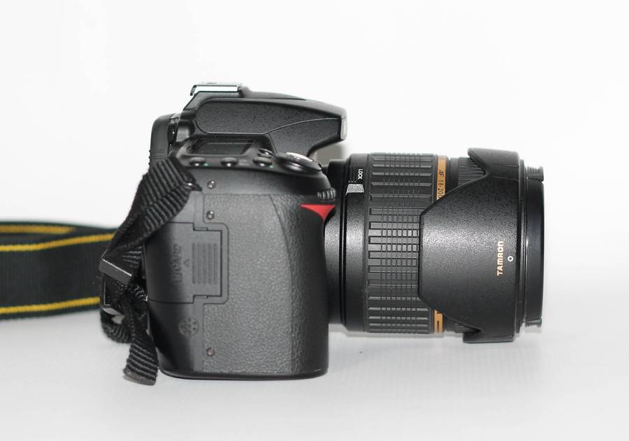 Nikon D90 with Tamron AF 18-200mm f / 3.5-6.3 (IF) Aspherical LD XR DiII Macro, 5550 Shutter Count