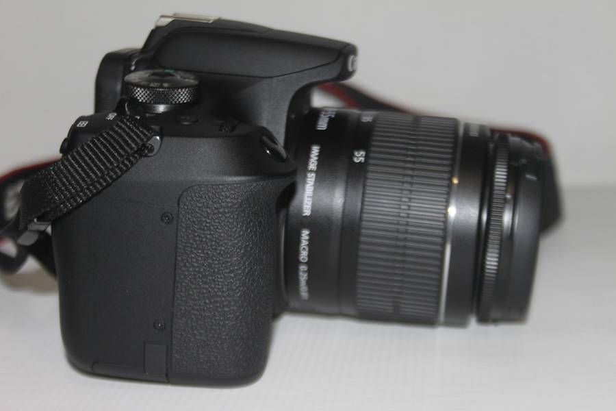 Canon 2000D 24MP DSLR with 18-55mm f/3.5-5.6 III With Shoulder  BAG AND 16GB SD CARD