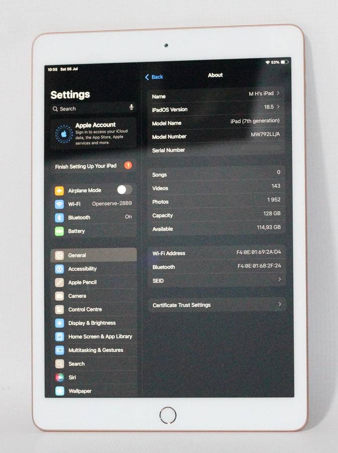 Apple iPad 2019 7th Gen 128gb , 10.2 inch, Wi-Fi + Cellular