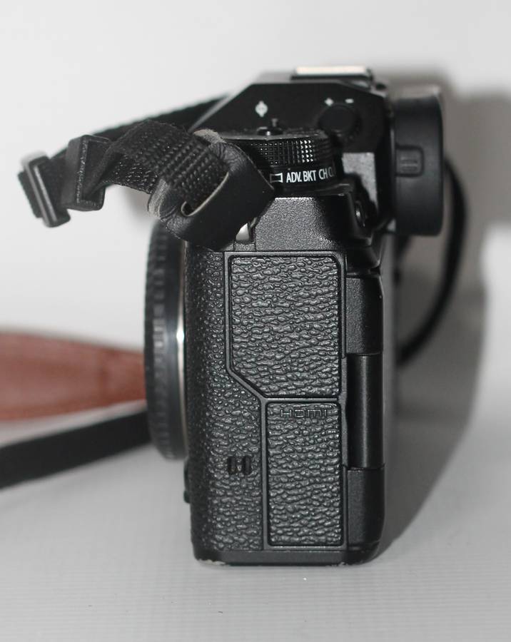 Fujifilm X-T4 Mirrorless Digital Camera (Black) (Body Only) Low Shutter count 2150