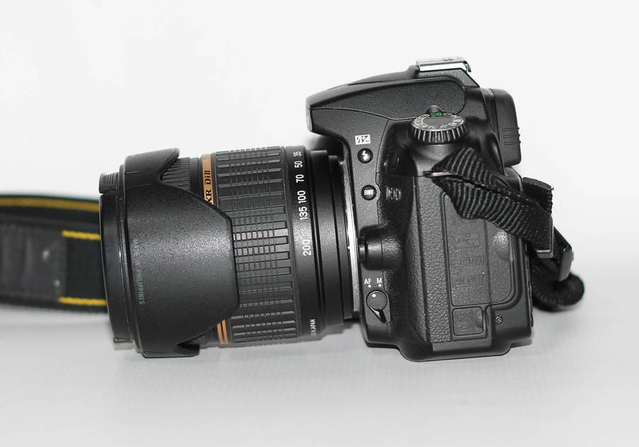 Nikon D90 with Tamron AF 18-200mm f / 3.5-6.3 (IF) Aspherical LD XR DiII Macro, 5550 Shutter Count