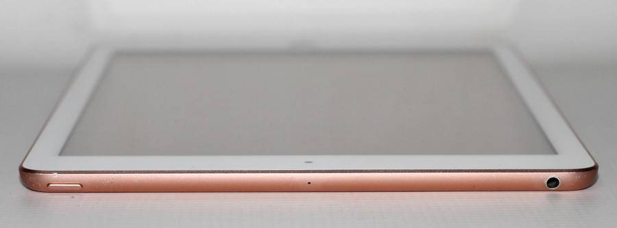Apple  iPad 6th Gen 9.7-inch Wi-Fi 128GB