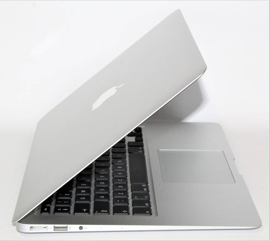 MACBOOK AIR 13 ,CORE I5-5350U,1.80GHz,8GB RAM ,128GB SSD, MICROSOFT OFFICE ,FINAL CUT PRO ,ADOBE CS5