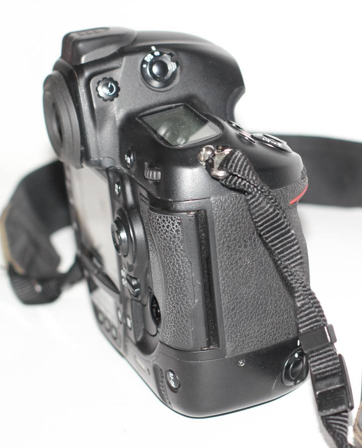 Nikon D3S 12.1 MP CMOS Digital SLR Camera with 3.0-Inch LCD and 24fps 720p HD Video Capability (Body