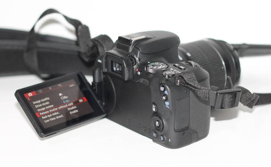 Canon EOS 200D DSLR with 18-55mm f/1.4-5.6 IS STM Lens EXCELLENT CONDITION
