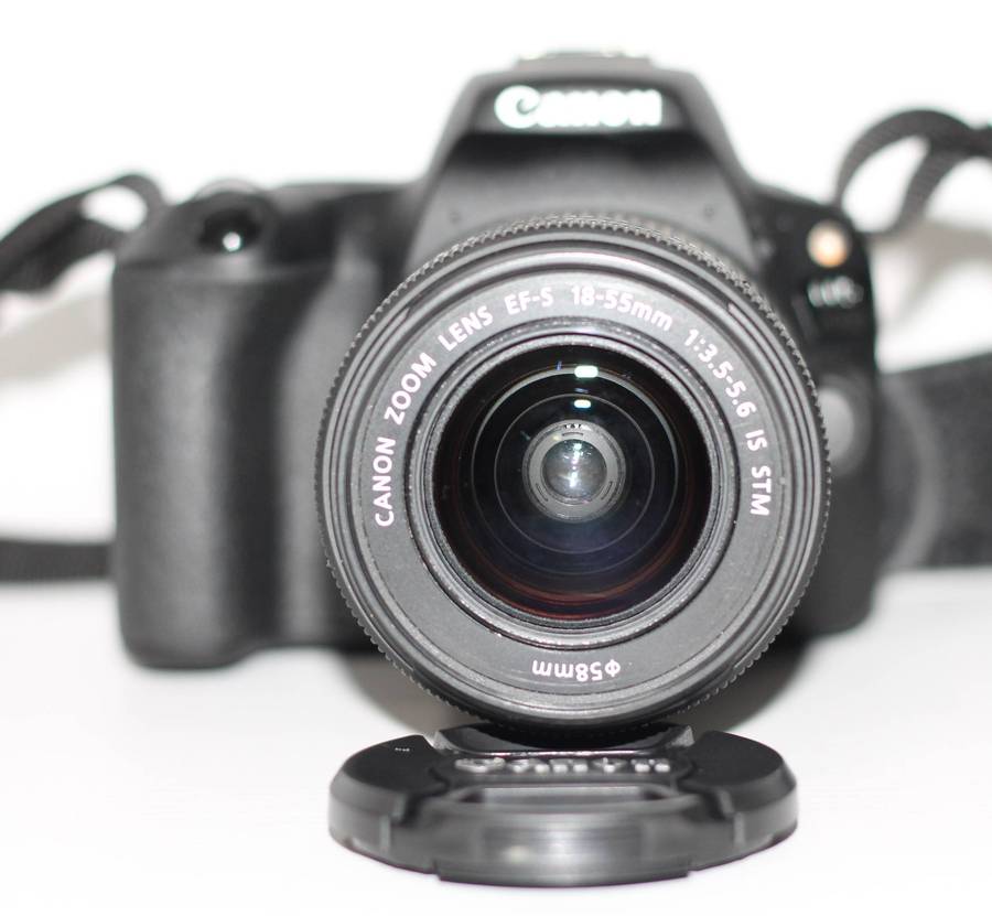 Canon EOS 200D DSLR with 18-55mm f/1.4-5.6 IS STM Lens EXCELLENT CONDITION