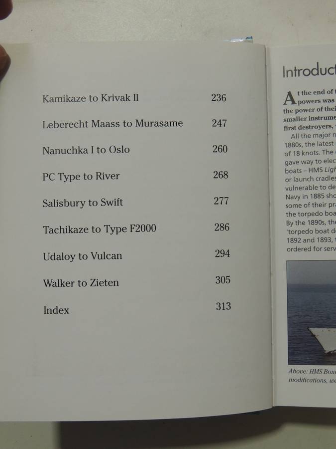 Destroyers, Frigates And Corvettes  - Robert Jackson