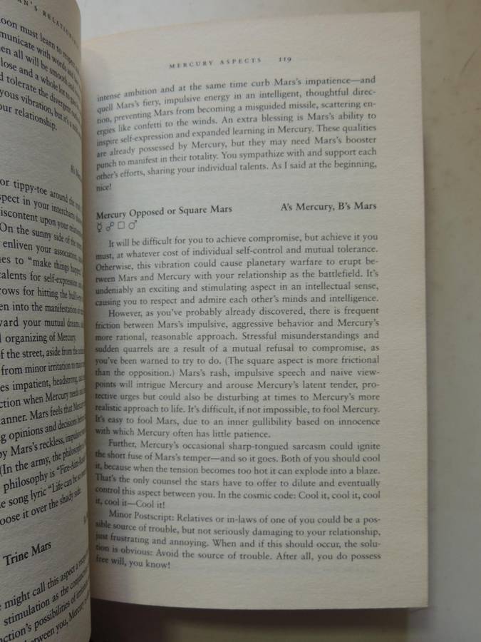 Linda Goodman's Relationship Signs - Linda Goodman        Hard Cover