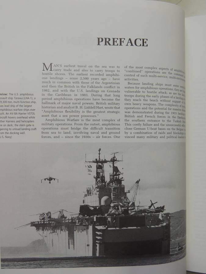 Amphibious Warfare - An Illustrated History  Norman Polmar & Peter B. Mersky