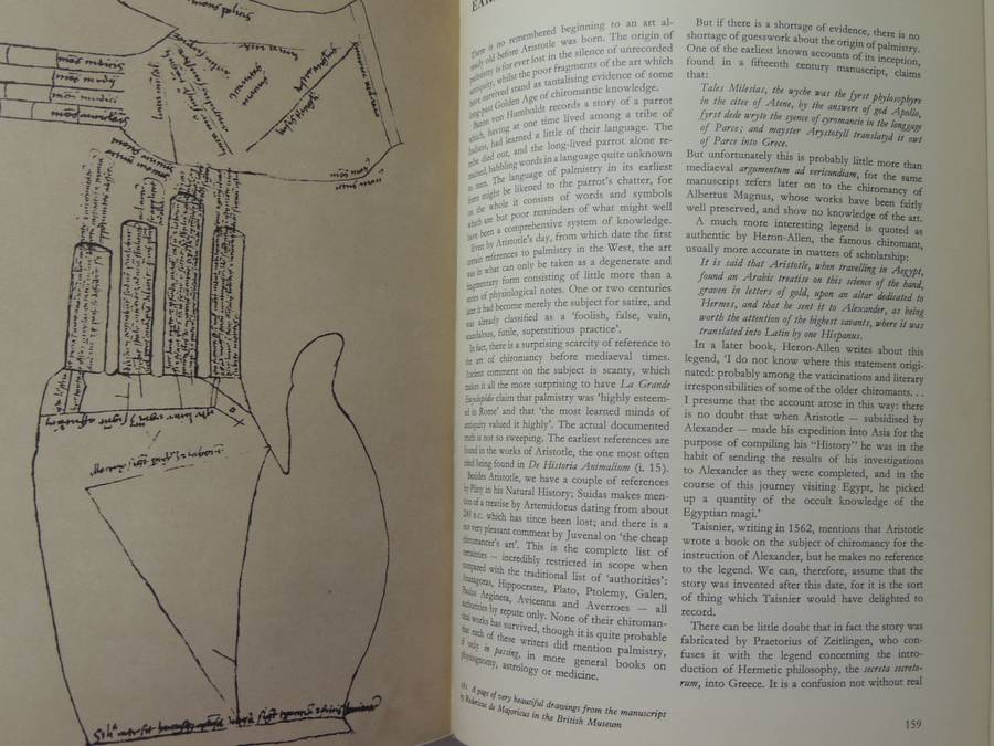 The Book Of The Hand: An Illustrated History Of Palmistry - Fred Gettings  1965