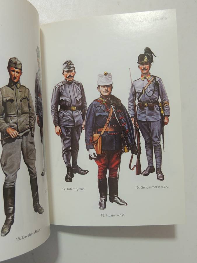 Army Uniforms Of World War 1 - Andrew Mollo & Pierre Turner