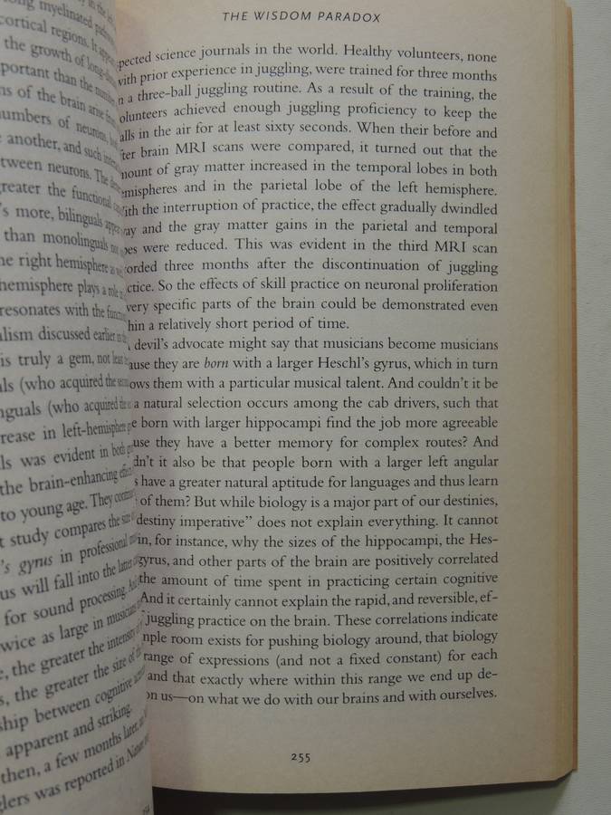 The Wisdom Paradox: How Your Mind Can Grow Stronger As Your Brain Grows Older - Elkhonon Goldberg