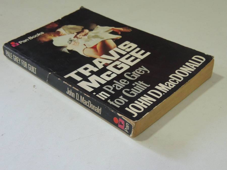 Travis McGee: Pale Grey For Guilt - John D. MacDonald