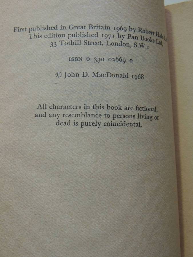 Travis McGee: Pale Grey For Guilt - John D. MacDonald