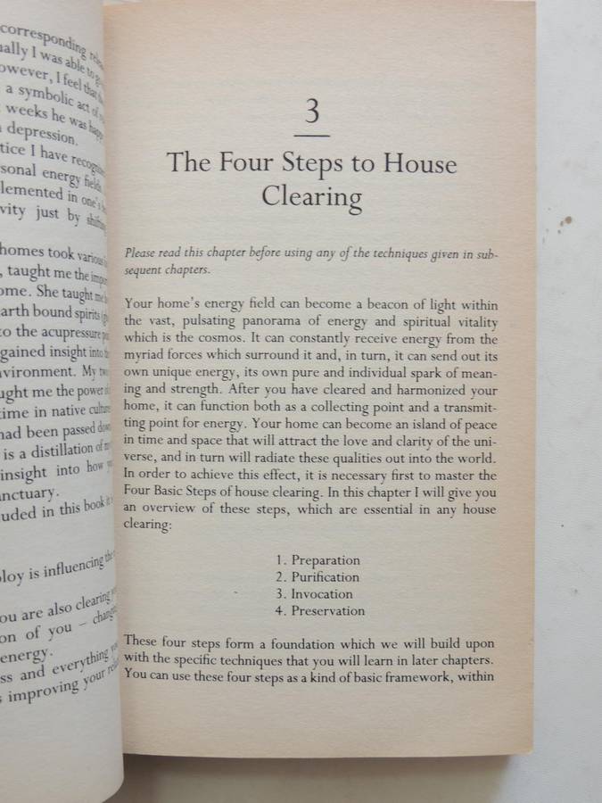 Sacred Space: Clearing And Enhancing The Energy Of Your Home - Denise Linn