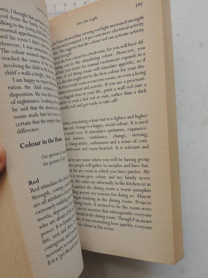 Sacred Space: Clearing And Enhancing The Energy Of Your Home - Denise Linn