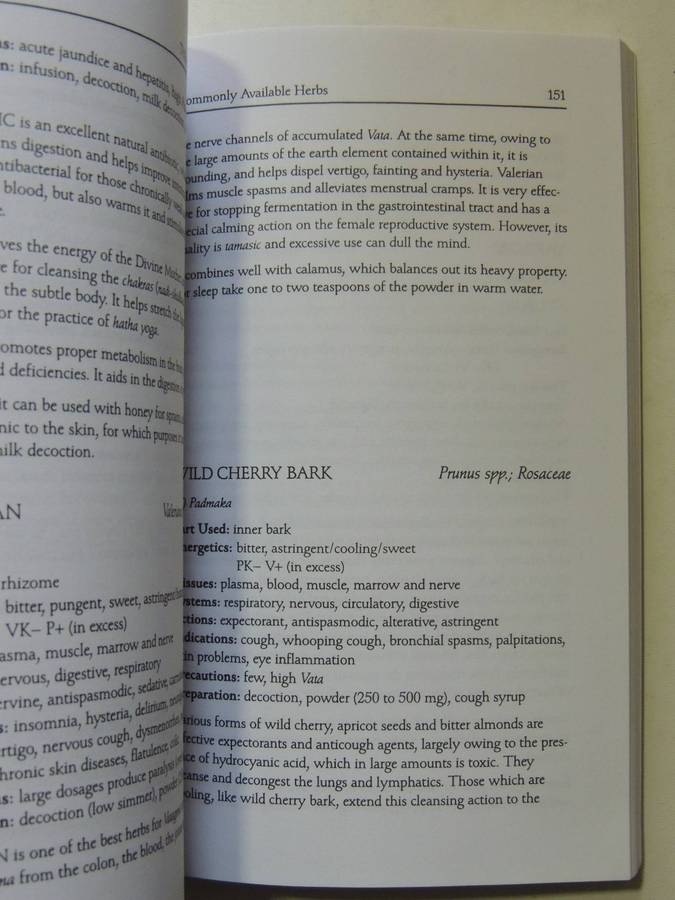 The Yoga Of Herbs: An Ayurvedic Guide To Herbal Medicine - Dr. David Frawley & Dr. Vasant Lad