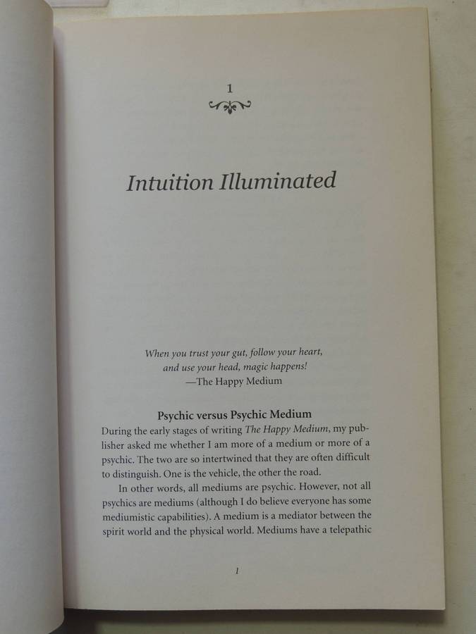 The Happy Medium - Awakening to Your Natural Intuition - Jodi Livon