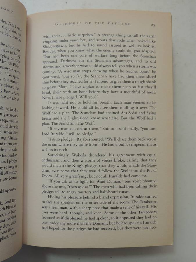 The Wheel of Time - Crossroads of Twilight - Book 10 - Robert Jordan, Brandon Sanderson
