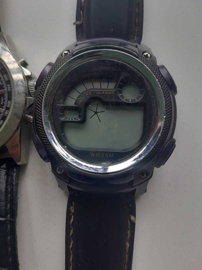 Mix bunch of quarts watches