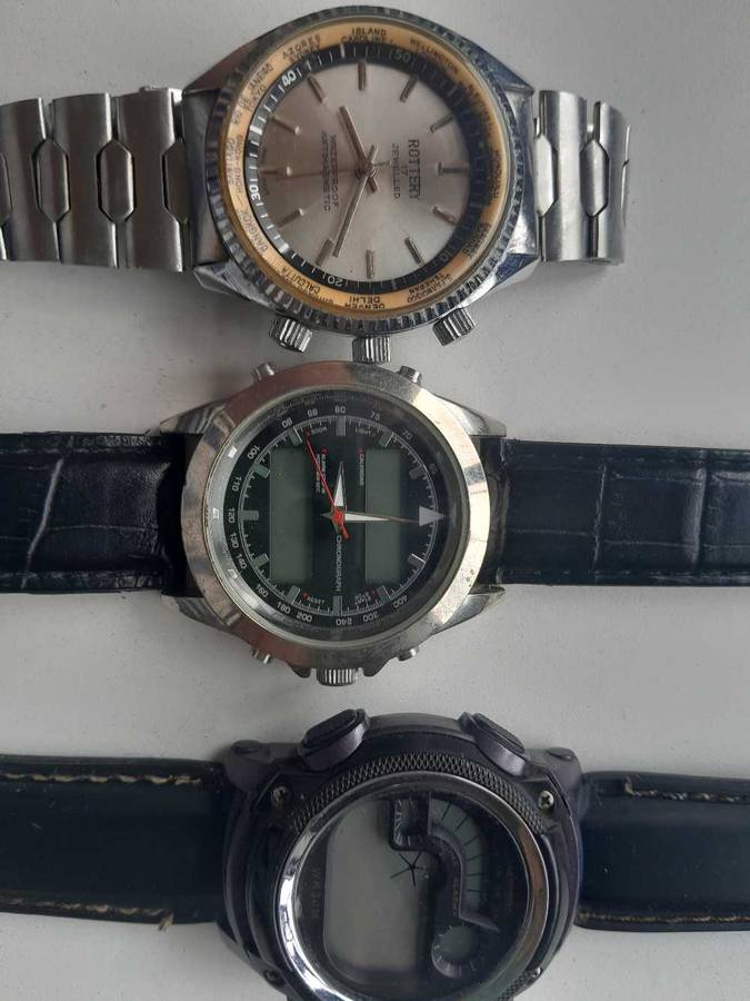 Mix bunch of quarts watches
