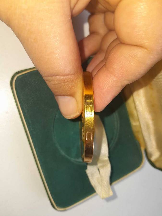 HM Tower of London medelion