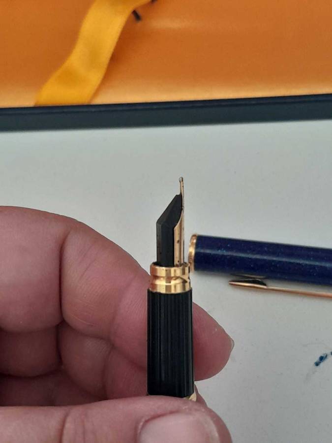 Vintage Waterman fountain pen with 18k tip