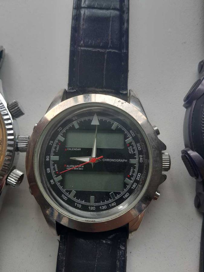 Mix bunch of quarts watches