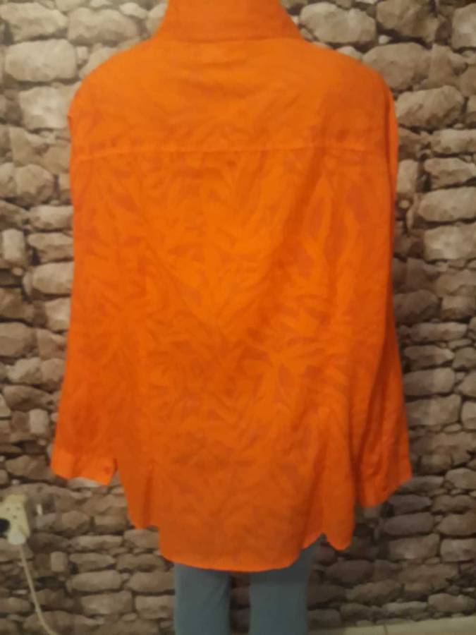 RETRO DONATELLA BRAND DARK BRIGHT ORANGE LEAF PATTERN TOP WITH LONG SLEEVES - SIZE 22/46