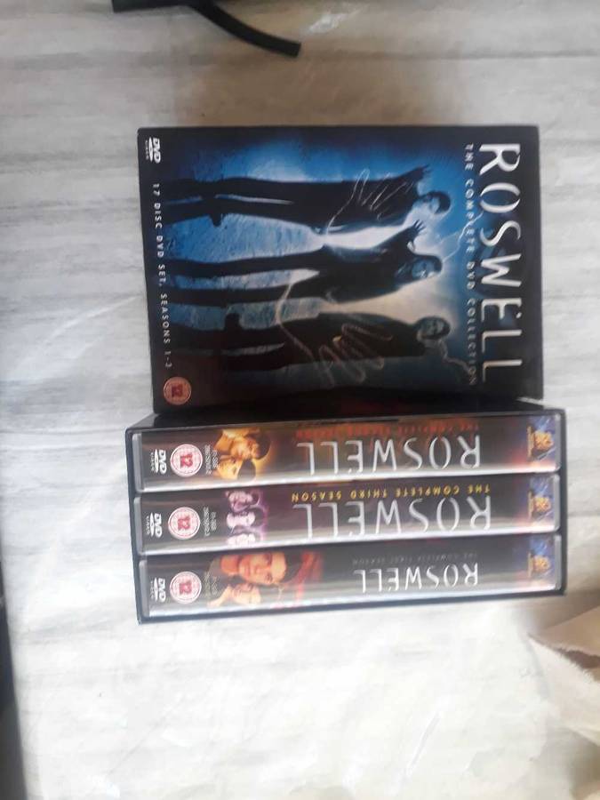 DVD BOX SET - ROSWELL SEASON 1 - 3 - 17 DICS SET IN AS NEW CONDITION