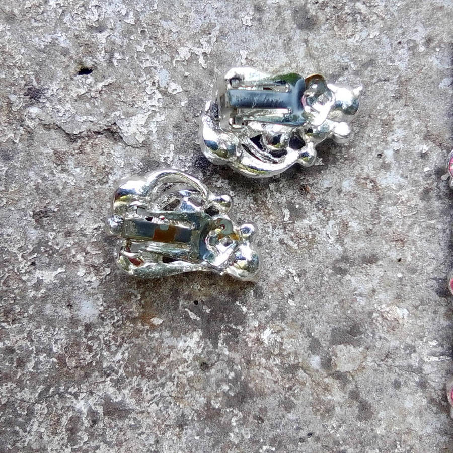 VINTAGE 1960'S SILVER TONED 3 PIECE COSTUME JEWELLERY SET - NECKLACE/BRACELETT & CLIP-ON EARRINGS!!!